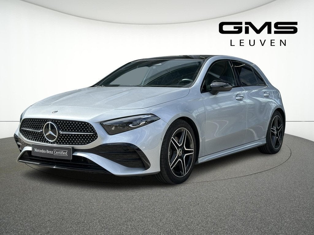 Mercedes-Benz A-klasse A 180 AMG Line, Auto's, Stof, Zwart, 4 cilinders, 136 pk