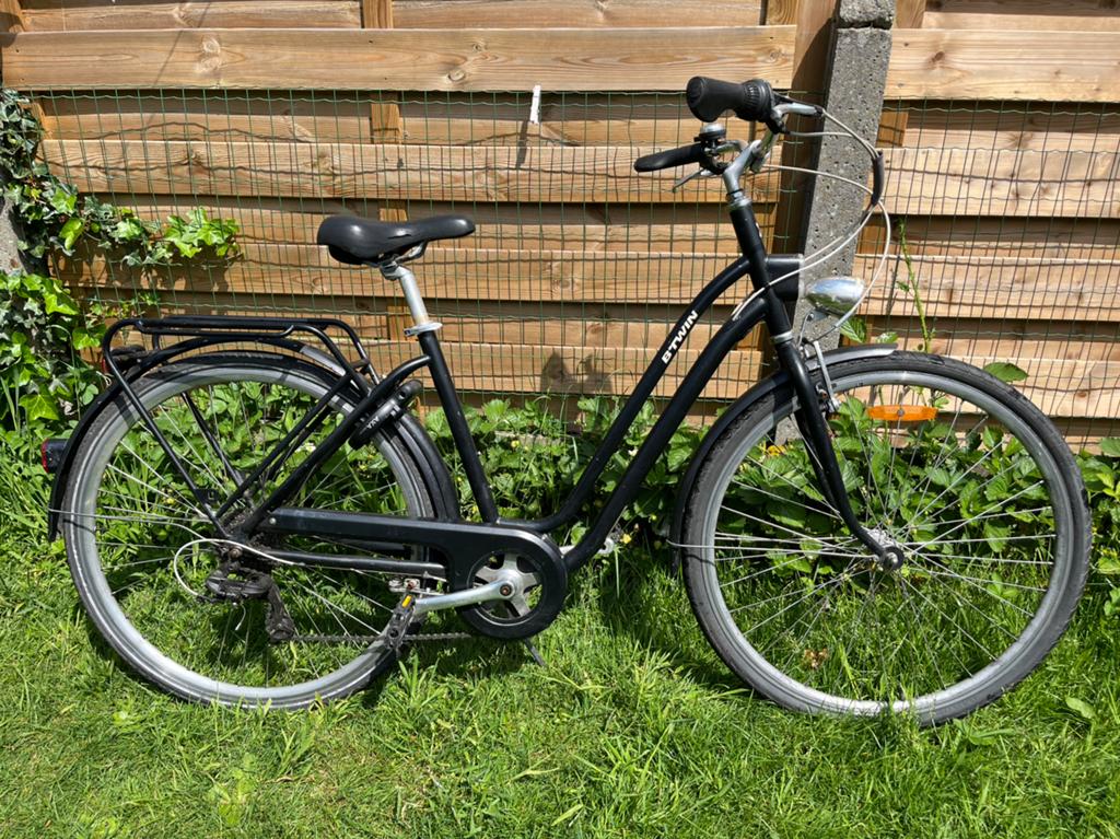 Zwarte damesfiets b’twin te koop!, Ophalen, Gebruikt, Overige merken, Versnellingen
