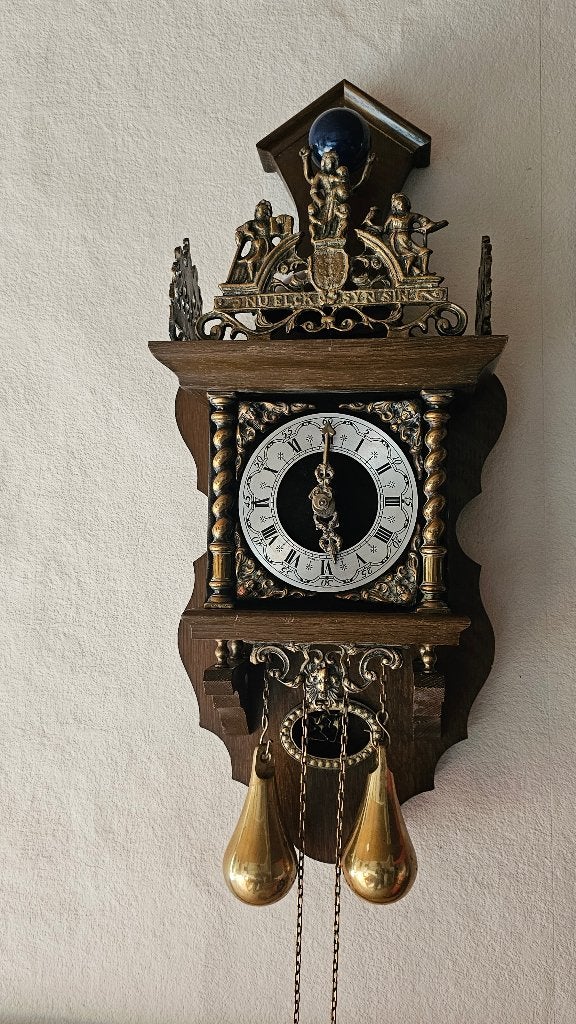 Prachtige wandklok met een klassiek design met 2 gewichten, Ophalen