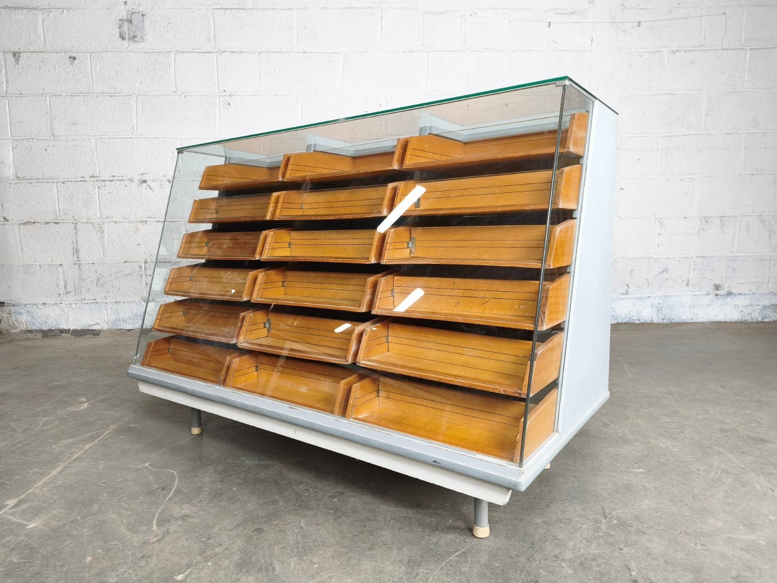 Vintage toonbank met 18 lades, Ophalen of Verzenden