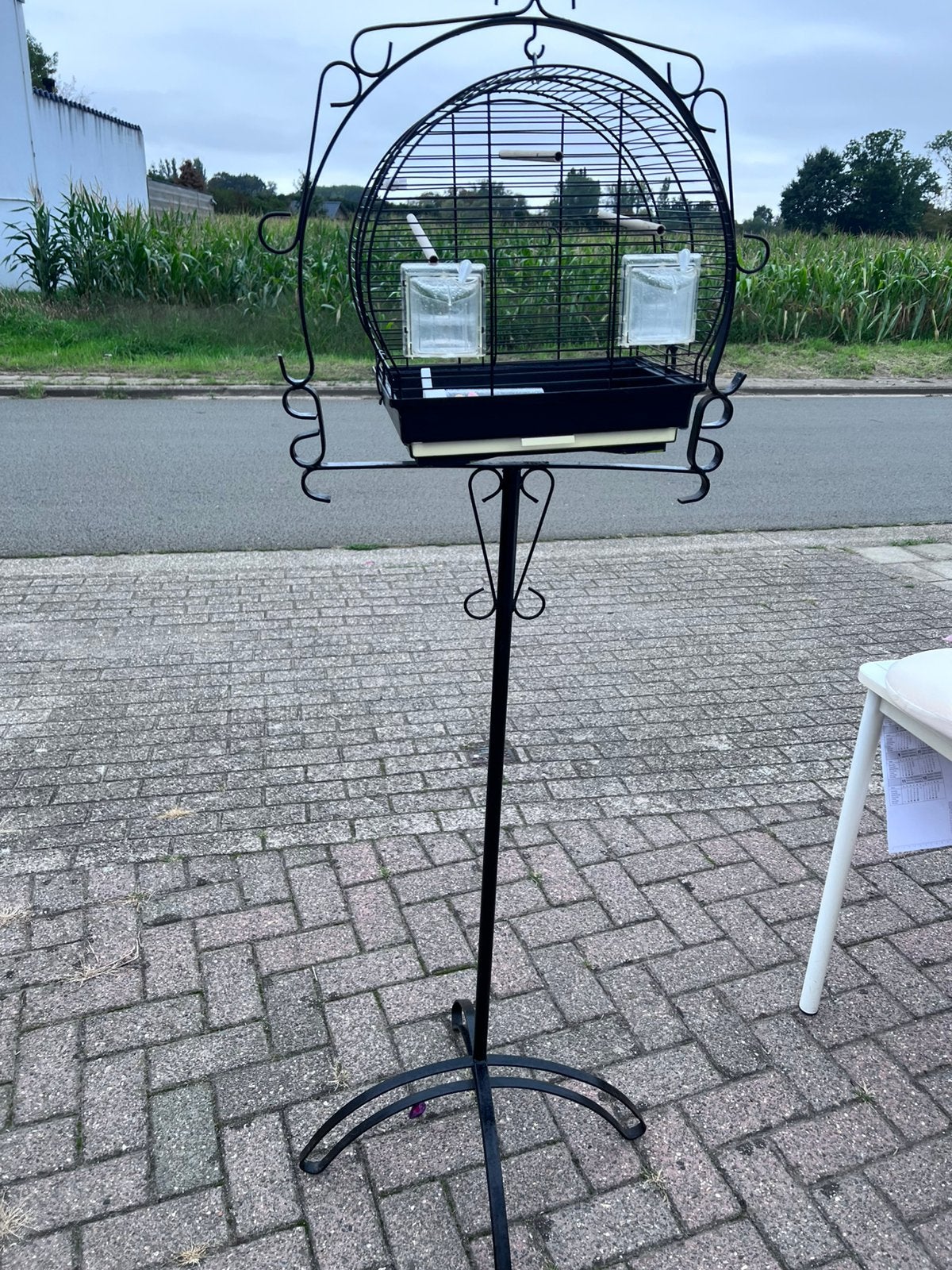 Cage à oiseaux sur support en fer forgé, Animaux & Accessoires, Enlèvement, Utilisé, Métal, Cage à oiseaux