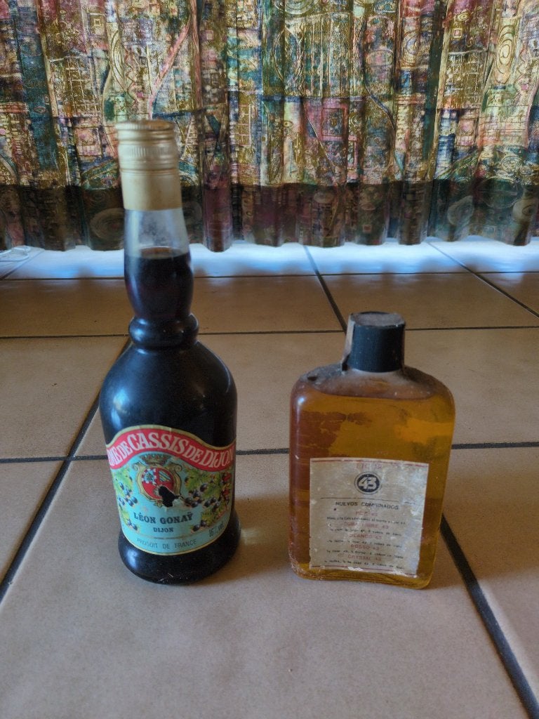 Vintage flessen: Licor 43 en Crème de Cassis de Dijon, Verzamelen, Glas en Drinkglazen, Ophalen, Zo goed als nieuw, Overige typen