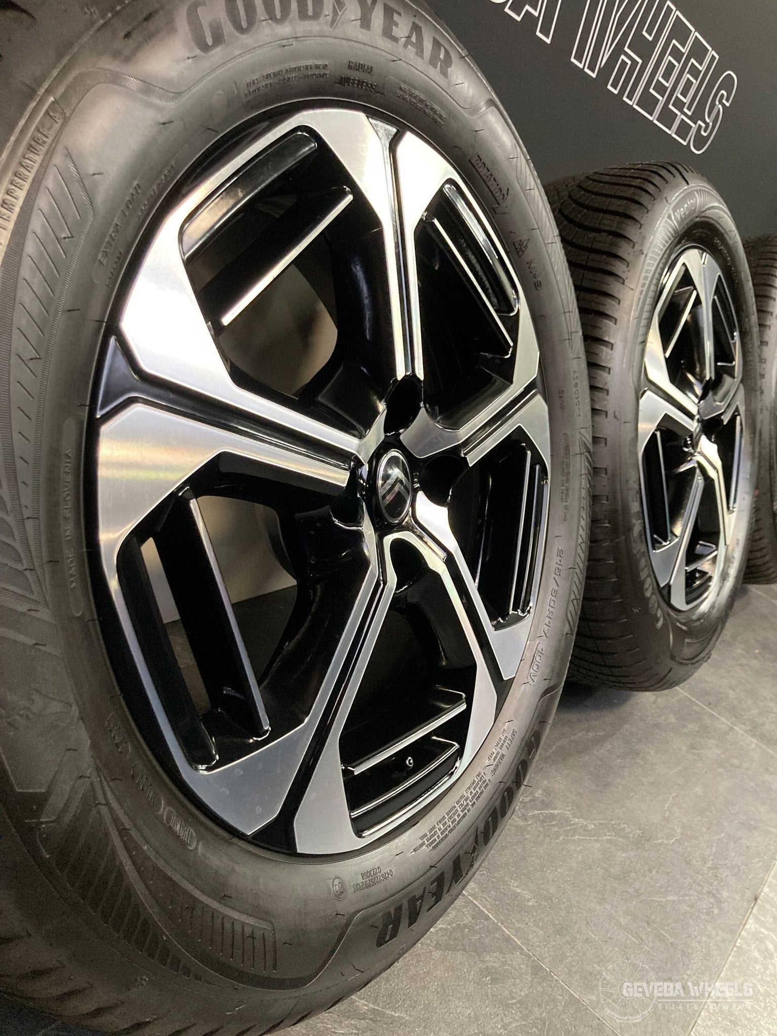 17” originele Citroen C3 Aircross velgen + allseason banden, Autos : Pièces & Accessoires, Pneus et Jantes, 215 mm, 4 Saisons