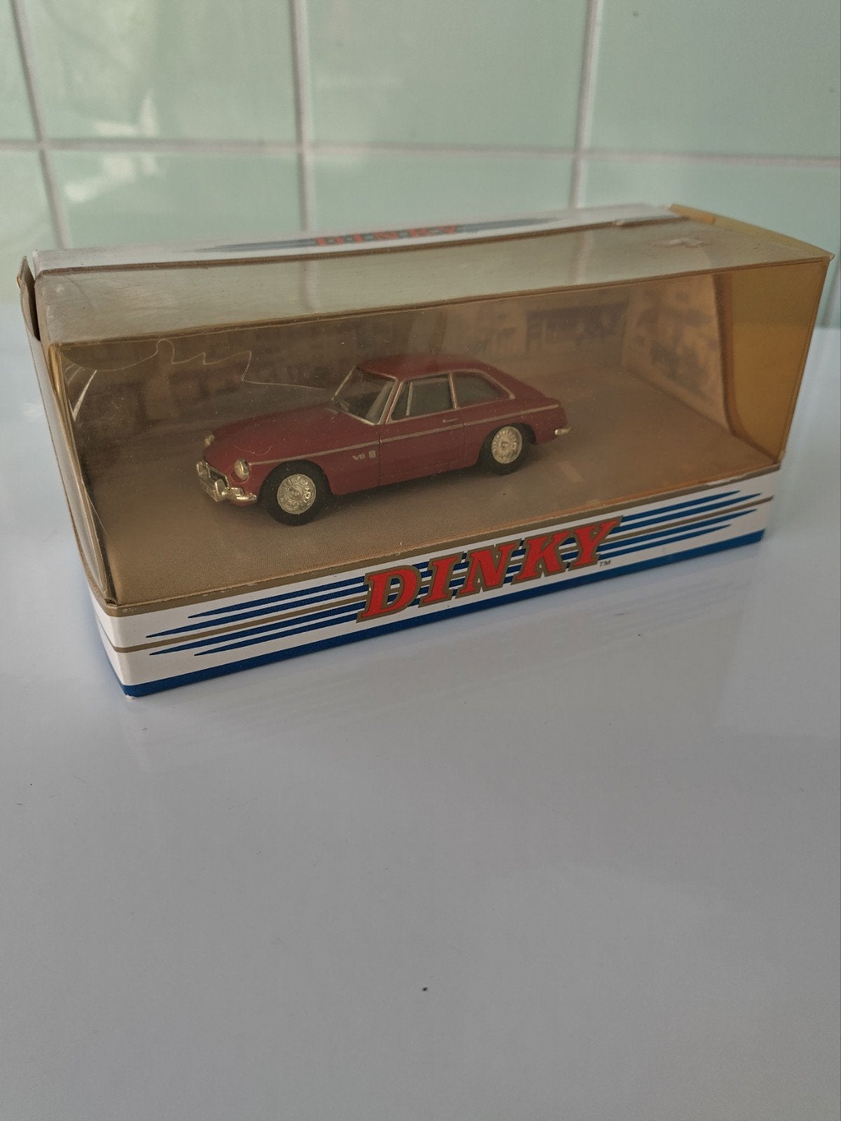 Dinky Toys MGB GT Rood AFHALING LEES BESCHRIJVING, Ophalen, Nieuw, Auto, Dinky Toys