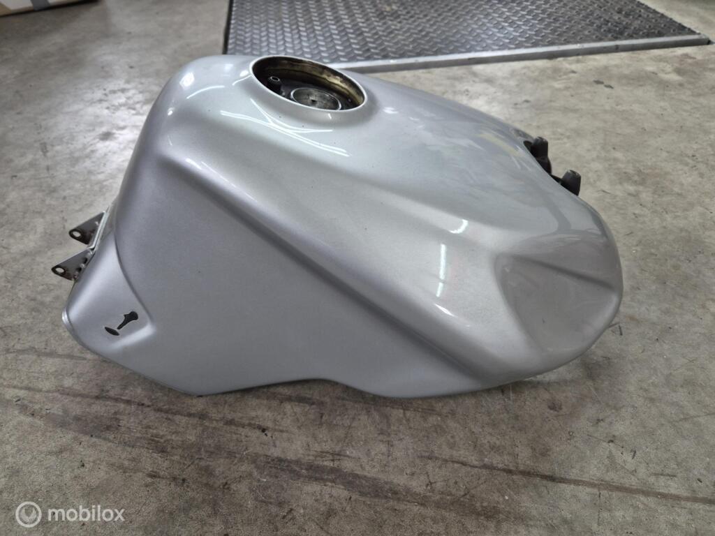 Benzinetank tank brandstoftank ST2 ST3 ST4 ST 2 3 4, Gebruikt, Factorystore.service@ducati.com, Ophalen of Verzenden, Via Antonio Cavalieri Ducati, 74/5, 74/6, 40132 Bologna BO