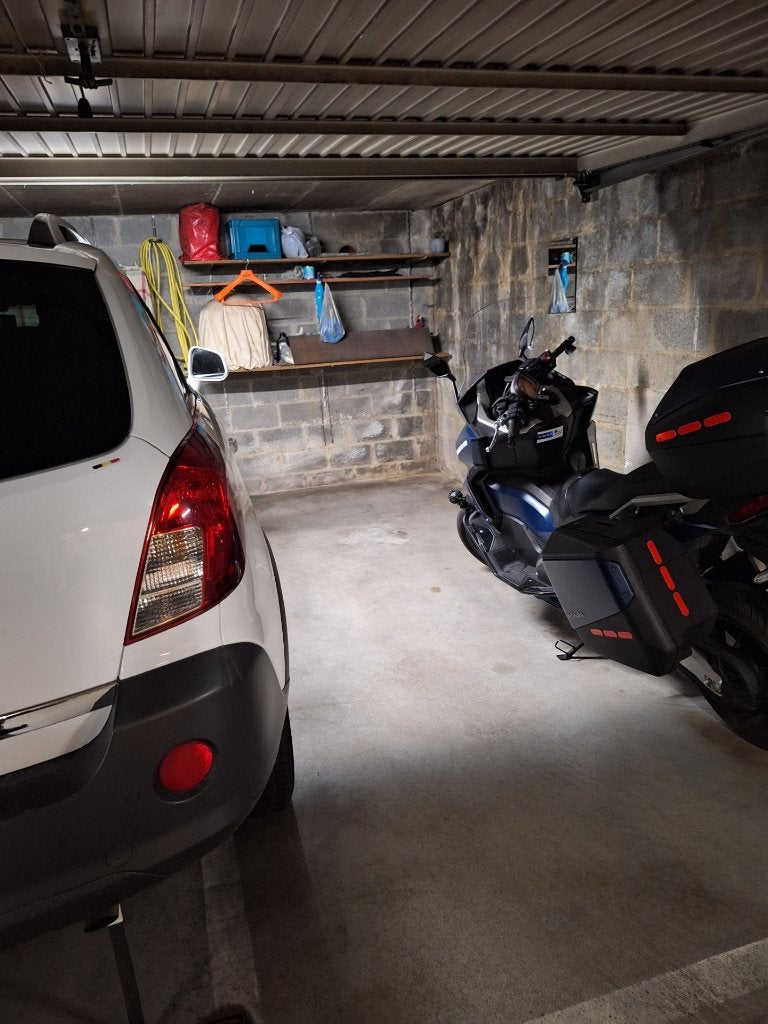 Emplacement dans box pour moto, vélo ou trottinette., Immo, Bruxelles