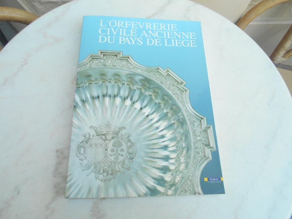 gros livre "L'orfevrerie civile ancienne au pays de Liege ", Livres, Enlèvement ou Envoi, Comme neuf