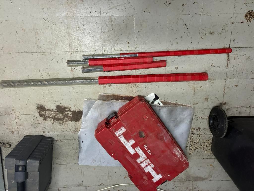 Marteau pique foreuse hilti avec 4 meches hilti, Enlèvement ou Envoi, Utilisé