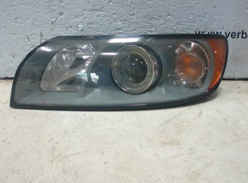 KOPLAMP LINKS Volvo V50 (MW) (01-2003/12-2012) (30698885), Gebruikt, Info@volvocars.com, Ophalen of Verzenden, Volvo