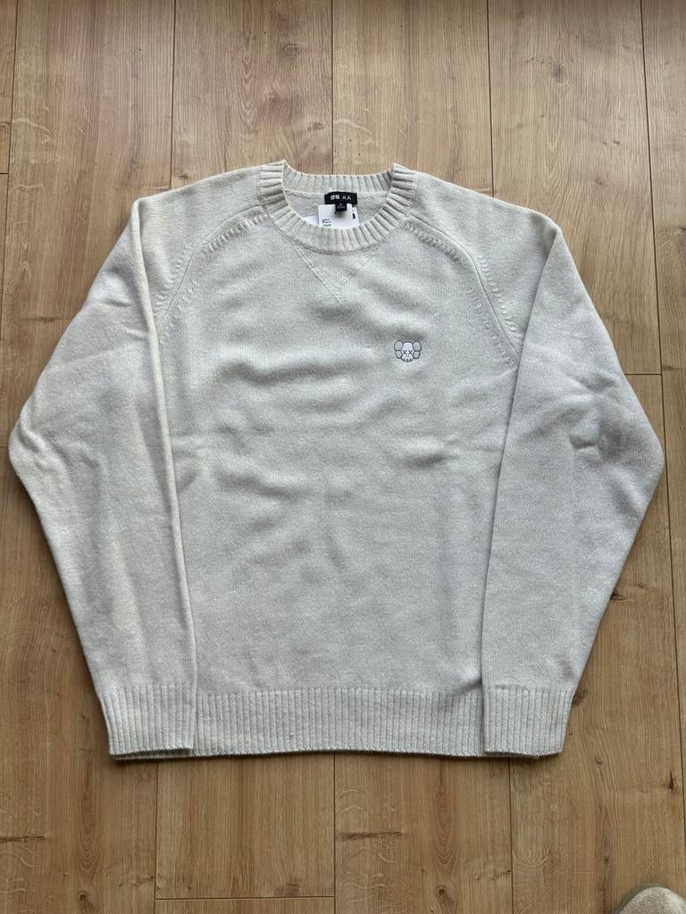 Pull uniqlo x kaws, Ophalen, Nieuw, Maat 48/50 (M)