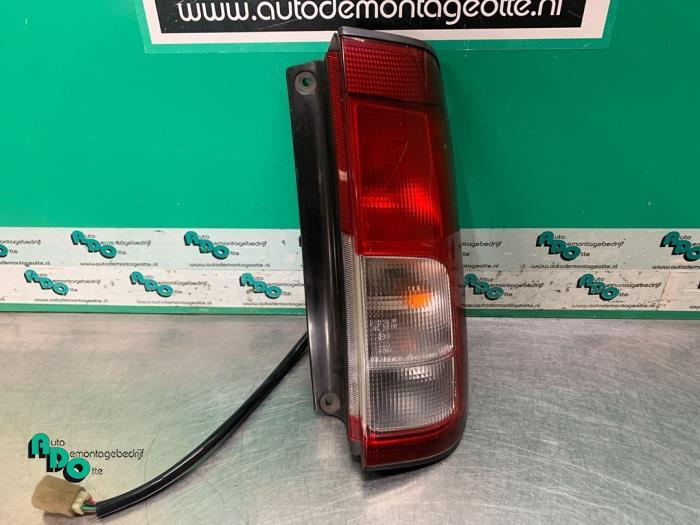 Feu arrière droit d'un Suzuki Ignis (Ignis J. 99-), -, 3 mois de garantie, Utilisé, -