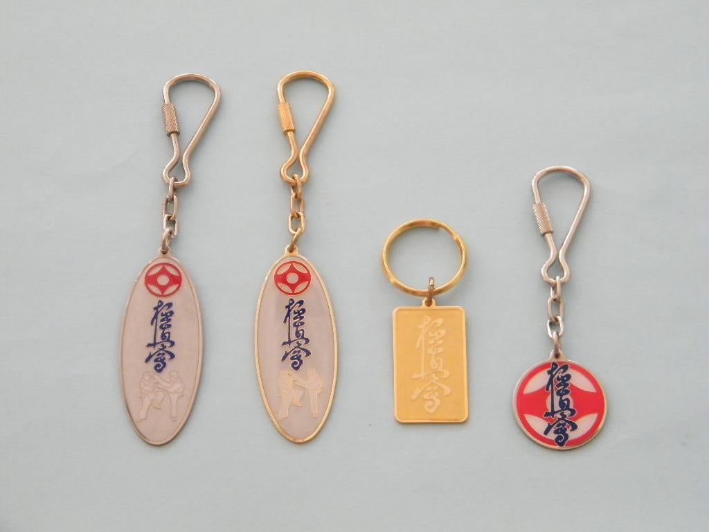 kyokushin karate sleutelhangers oyama kanji kanku vechters, Enlèvement ou Envoi, Neuf, Karaté