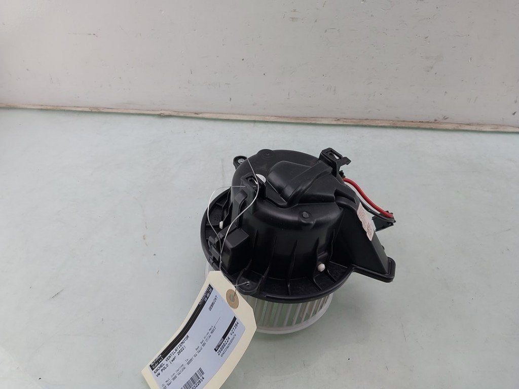 KACHEL VENTILATORMOTOR Volkswagen Polo VI (AW1), Auto-onderdelen, Airco en Verwarming, Volkswagen, Gebruikt