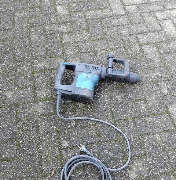 Marteau de démolition Makita, Enlèvement