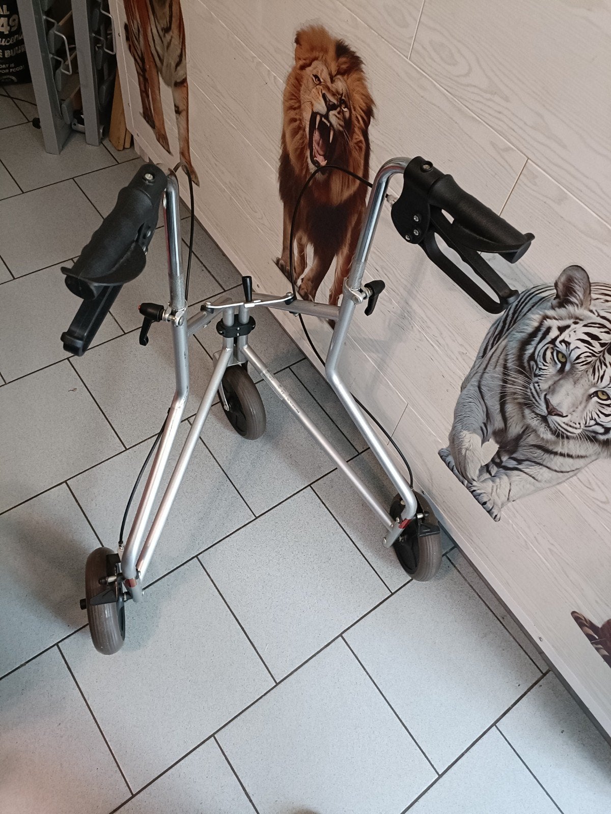 Tribune déambulateur 3 roues pliable avec freins, Diversen, Rollators, Opvouwbaar, Ophalen