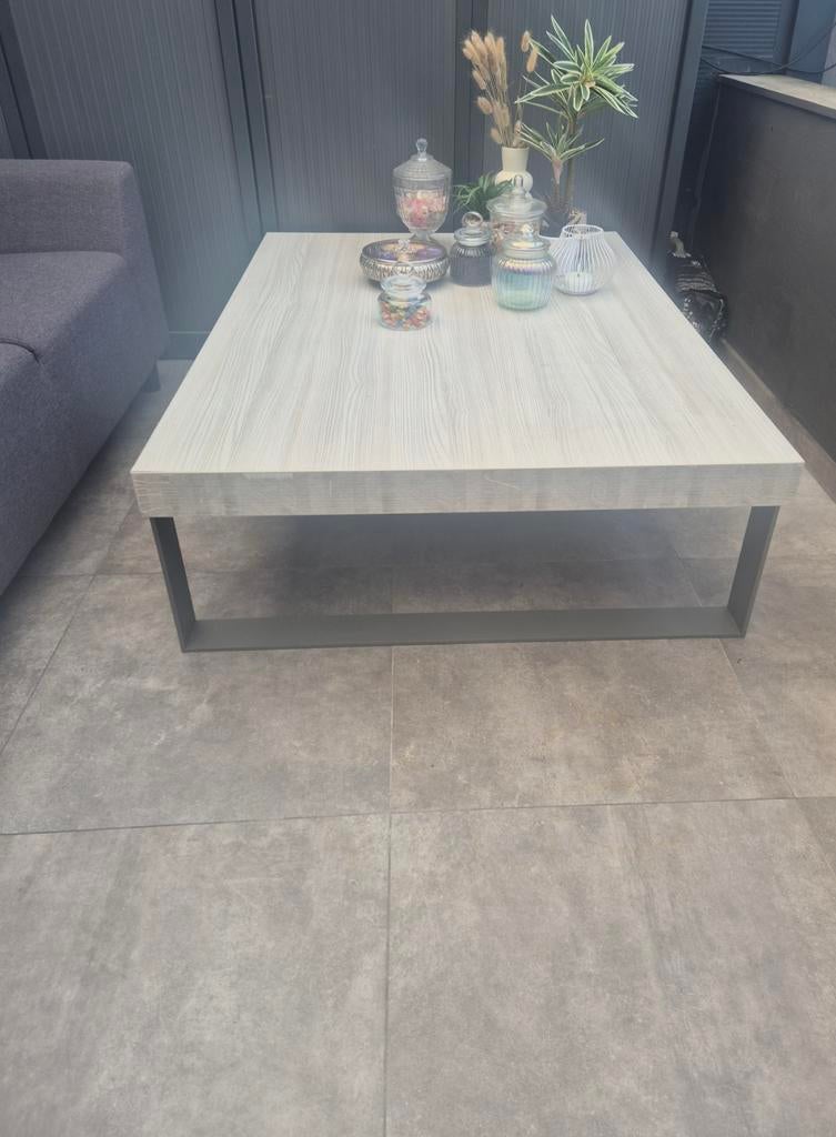 Grijze salontafel  in zeer goede staat, Huis en Inrichting, Ophalen
