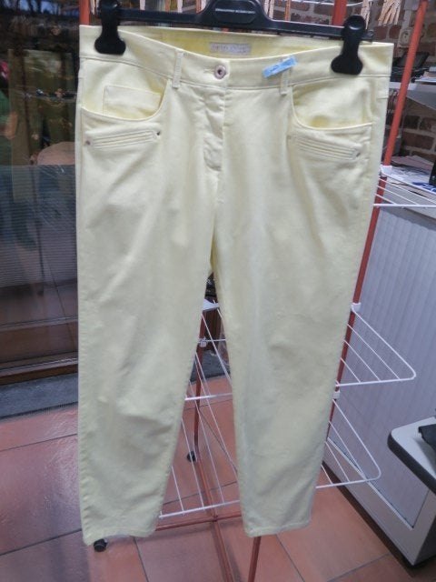 Broek lichtgeel Fabiana Filippi mt 40 (it 44), Kleding | Dames, Broeken en Pantalons, Maat 38/40 (M), Geel, Nieuw, Ophalen of Verzenden