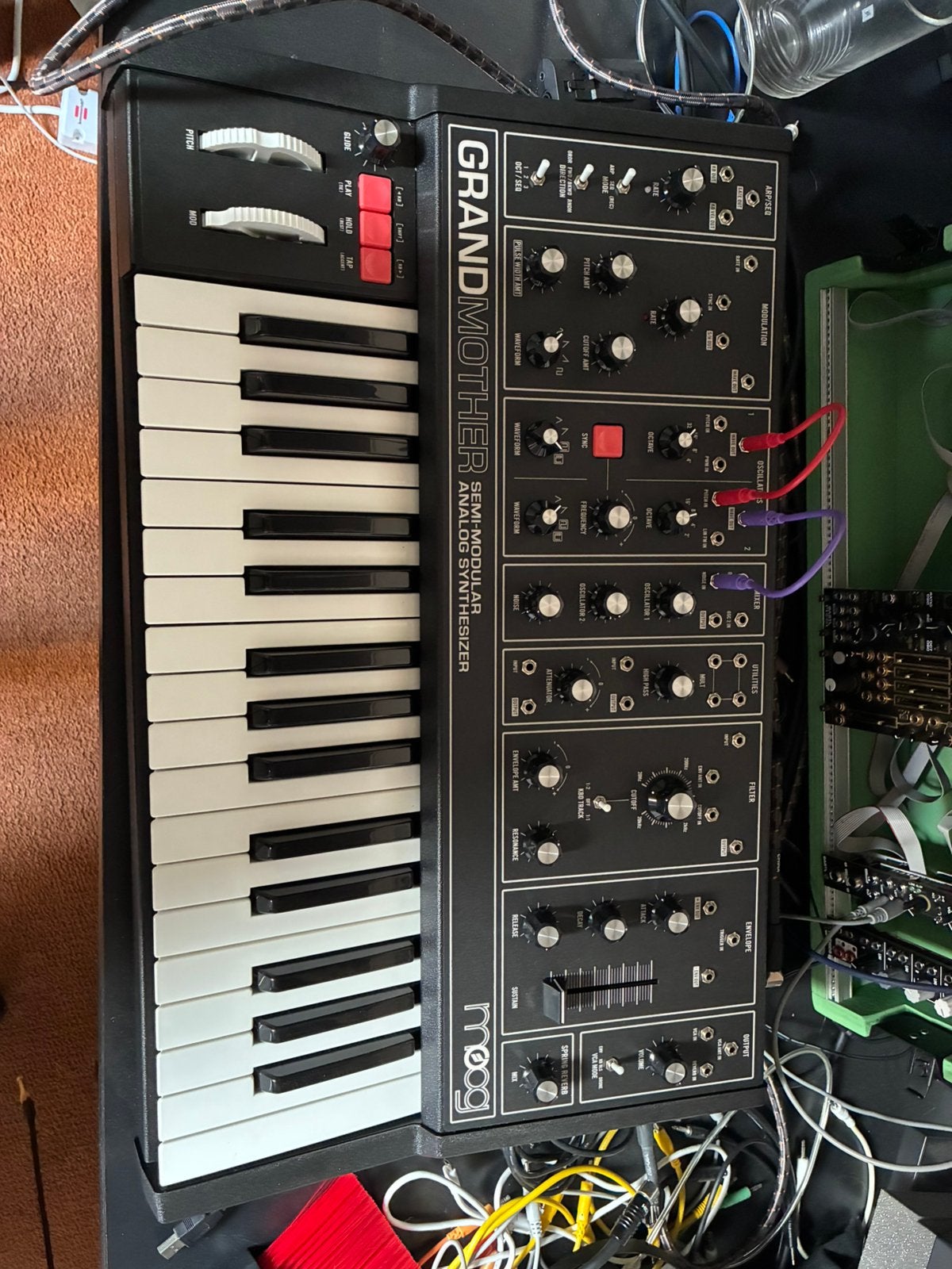 Moog grandmother dark edition ., Muziek en Instrumenten, Midi-apparatuur, Ophalen, Zo goed als nieuw