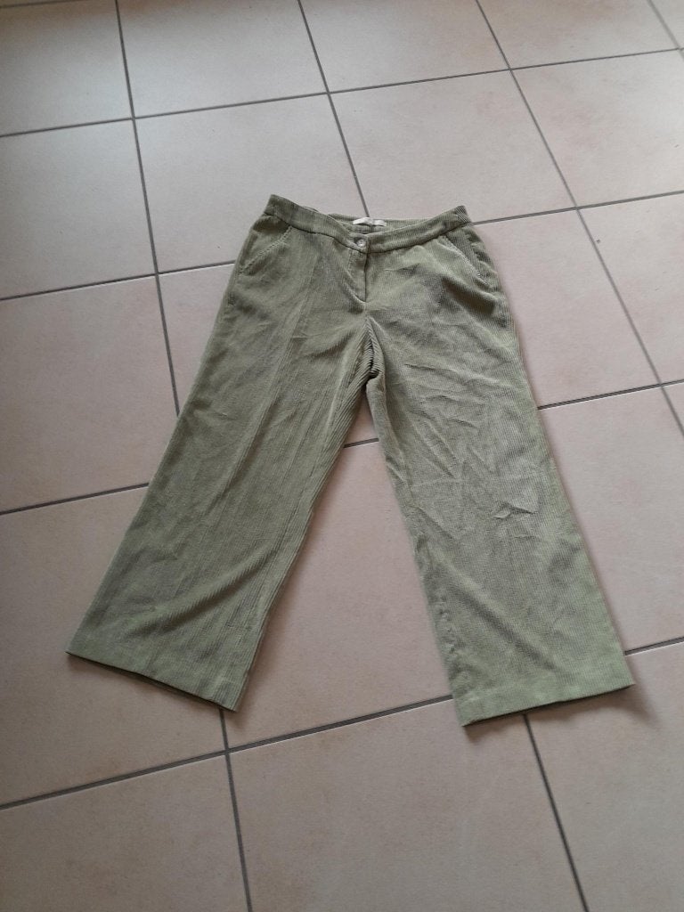 Pantalon en velours côtelé Comme Ca taille 44, Vêtements | Femmes, Taille 42/44 (L), Enlèvement ou Envoi, Comme ça, Comme neuf