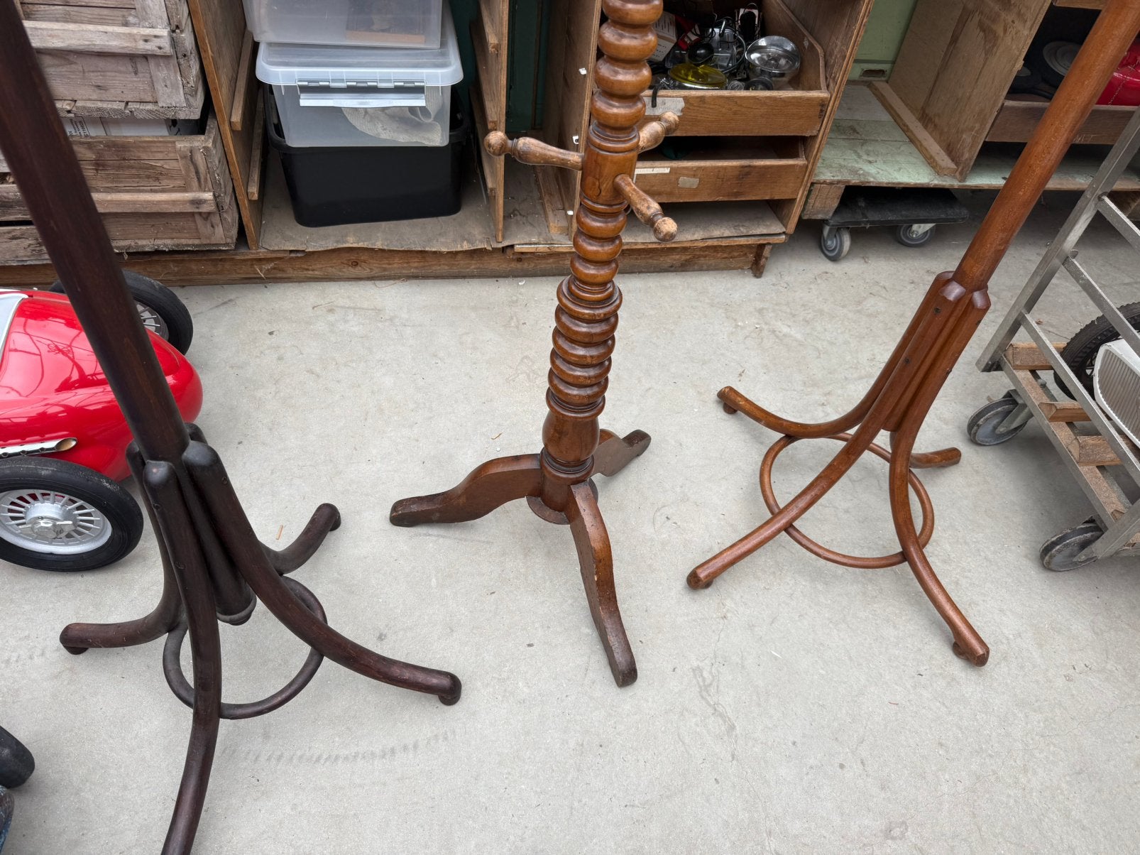 Portemanteaux Thonet, Enlèvement