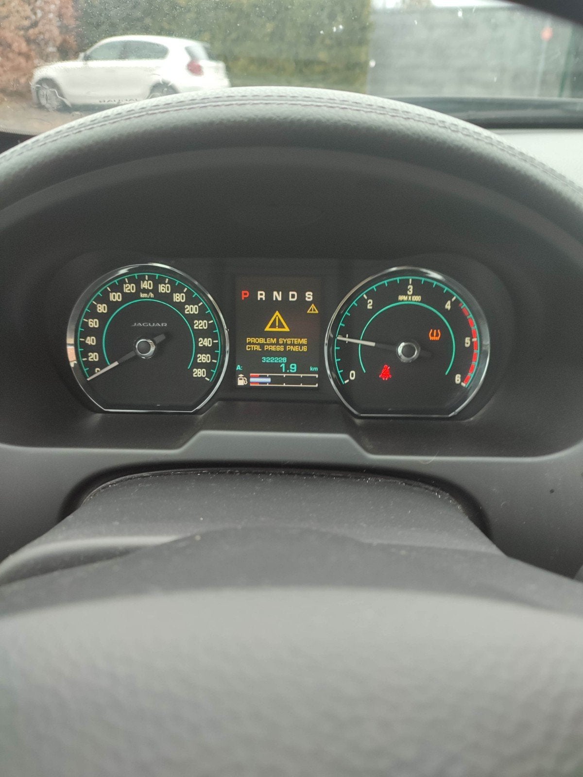 jaguar xf 2.2 diesel 163cv 10/2014, Auto's, 4 cilinders, Bi-Xenon koplampen, Zwart, Bedrijf