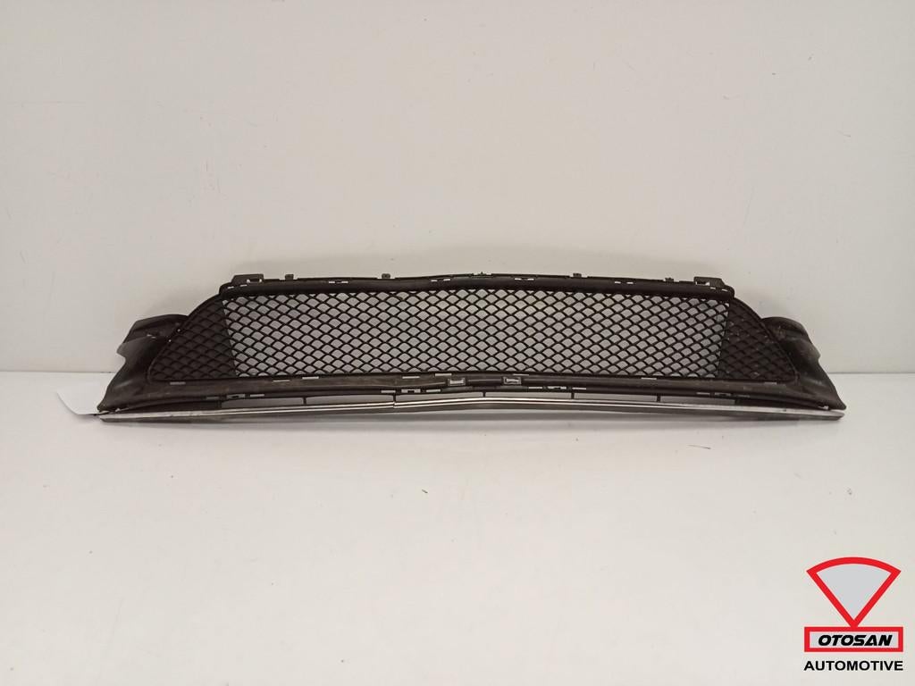 Mercedes C W205 Facelift Bumper Rooster Midden a2058852501, Auto-onderdelen, Gebruikt, Mercedes-Benz AG, Mercedes-Benz, Mercedesstrasse 120
70372  Stuttgart, DE