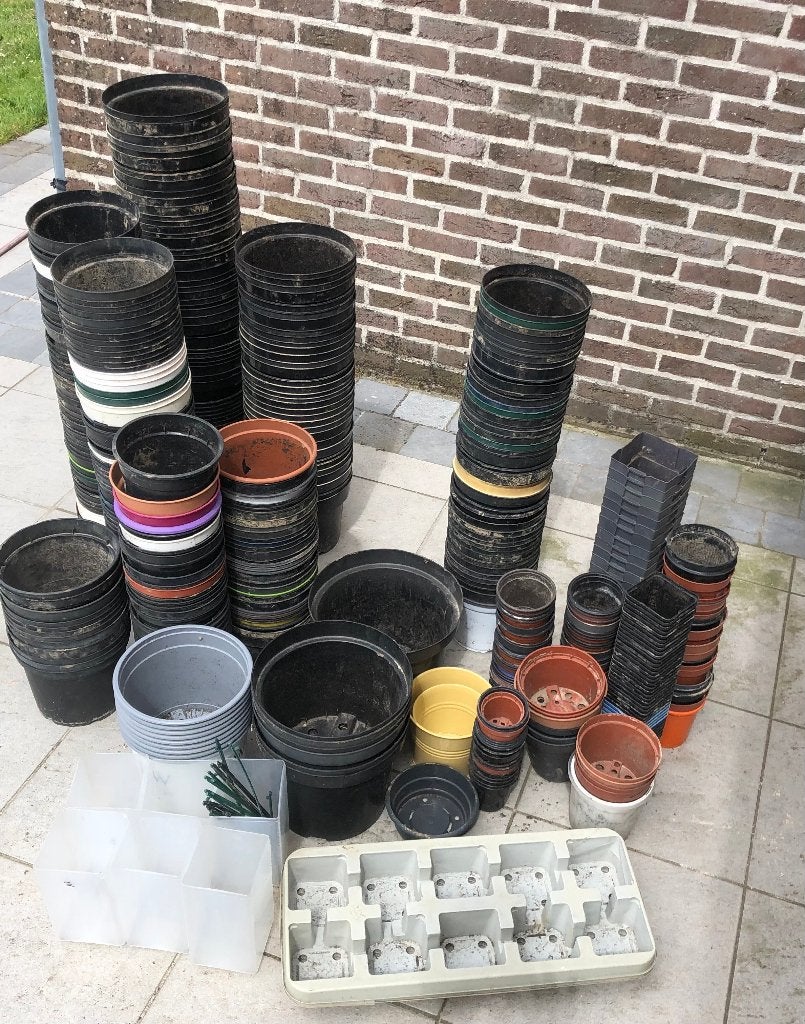 GRATUIT : paire de 100 pots de fleurs, Enlèvement, Utilisé, Synthétique