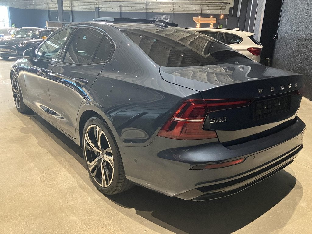 Volvo S60 B4 Ultimate Dark Aut. NAVI | LEDER | H&K Sound | 3, Auto's, Volvo, 4 deurs, Stof, Blauw, S60