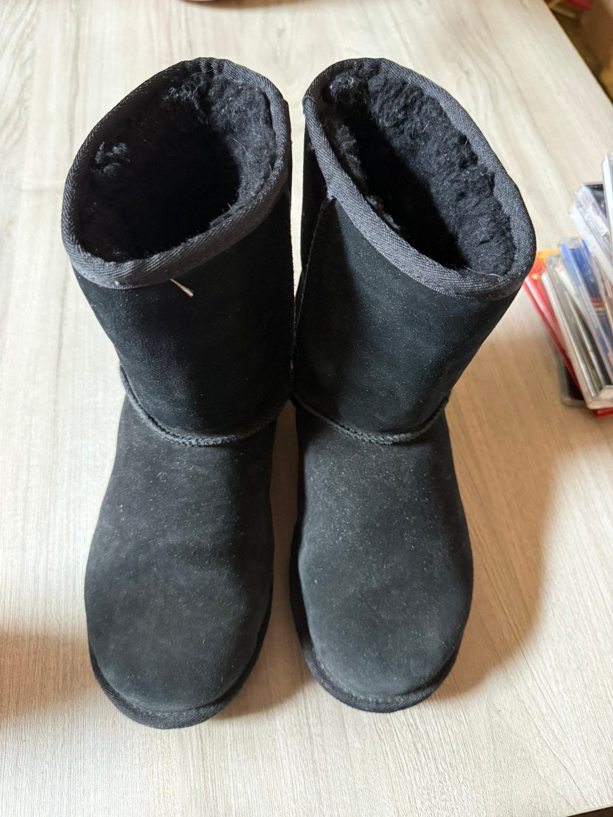 Uggs, Ophalen, Zwart
