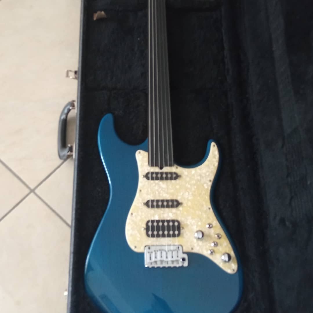 Tom Anderson switching, Musique & Instruments