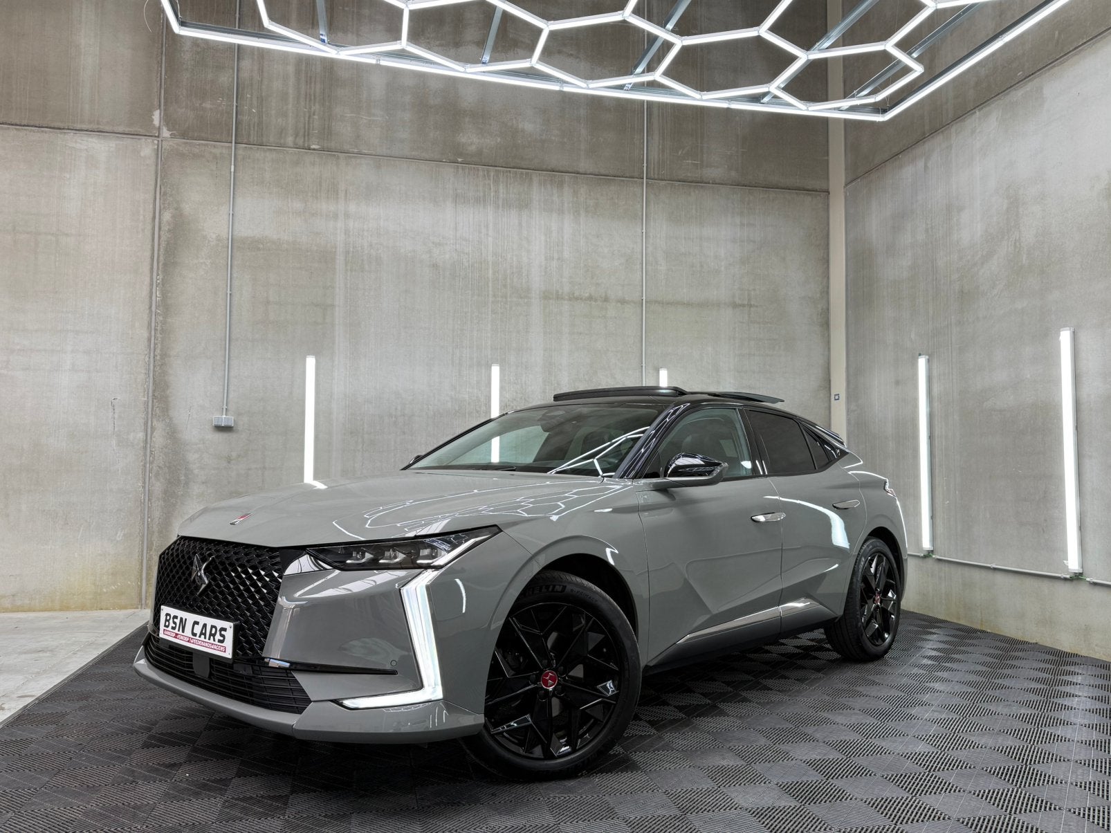 DS 4/PERFORMANCE LINE/PANO/360CAMERA/CARPLAY/ACC/LANE/GRNTIE, Auto's, 1199 cc, Alcantara, 5 zetels, 5 deurs