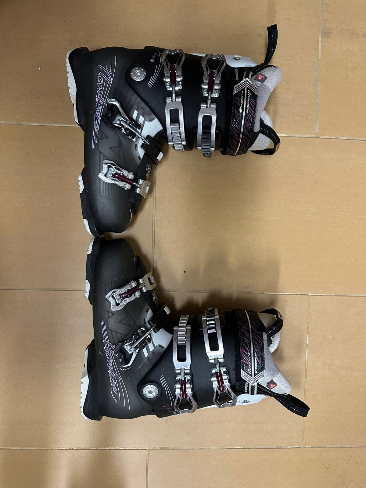 Bottes de ski Nordica NXT N2 W pour femme - Taille 41 MP26.5, Comme neuf, Enlèvement, Nordica, Chaussures
