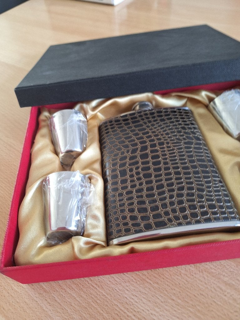 Coffret gourde whisky, Verzamelen, Porselein, Kristal en Bestek, Ophalen, Nieuw, Overige materialen, Compleet servies