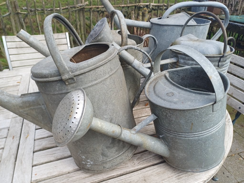 4 antieke zinken gieters, Ophalen