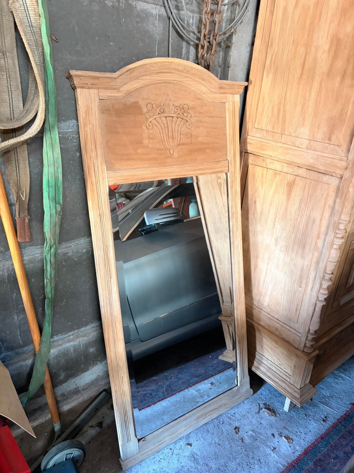 Miroir en chêne sablé, Enlèvement