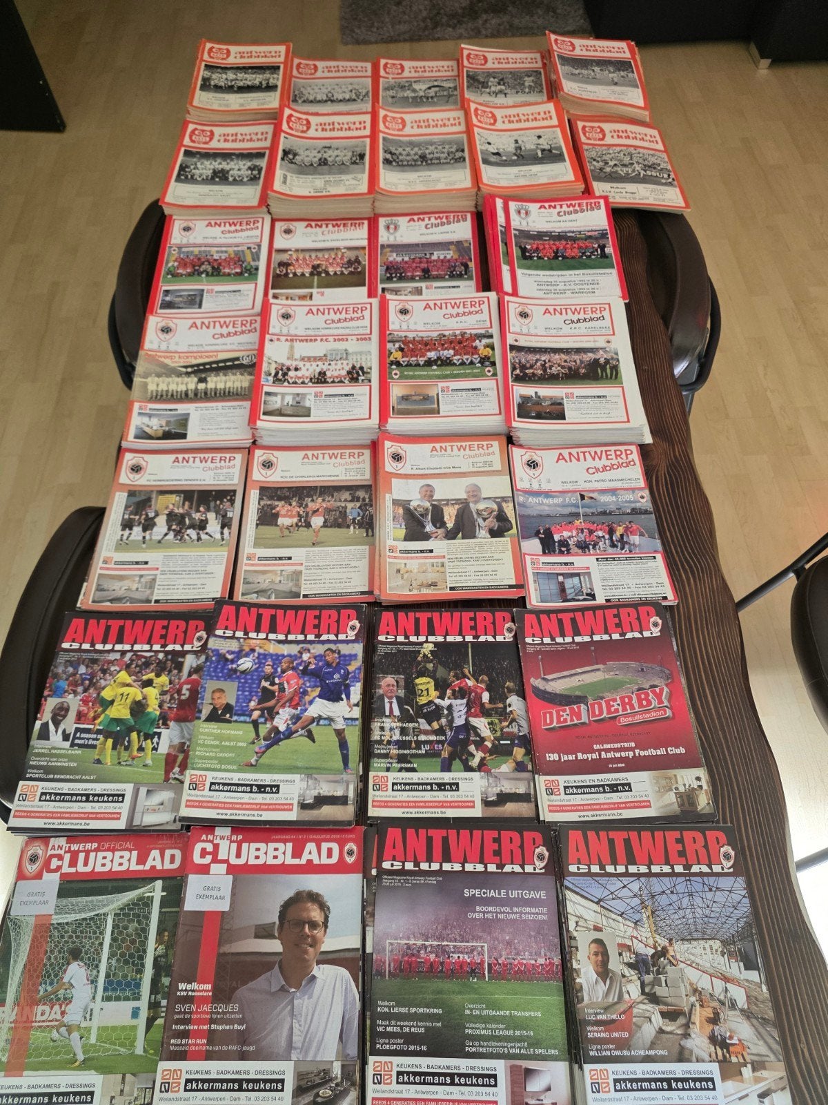 groot lot rafc clubbladen royal antwerp fc, Ophalen