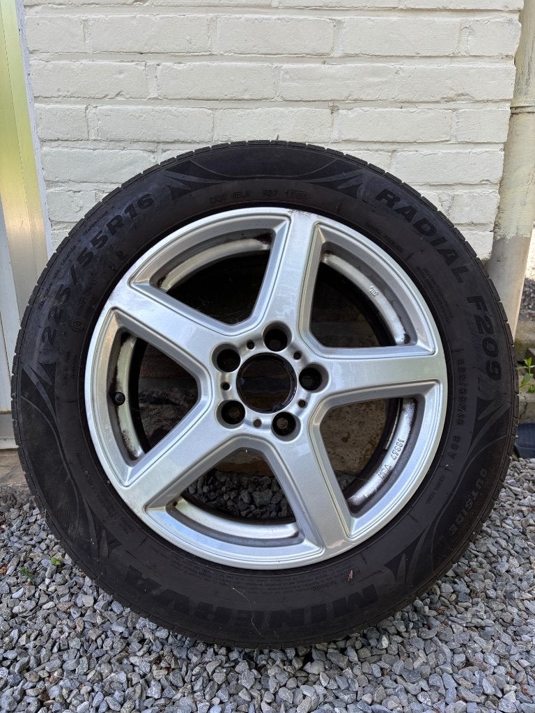 Mercedes Aluminium Velg + Band 16" - 1 stuk, Auto-onderdelen, Banden en Velgen, Banden en Velgen, Zomerbanden, 16 inch, 235 mm