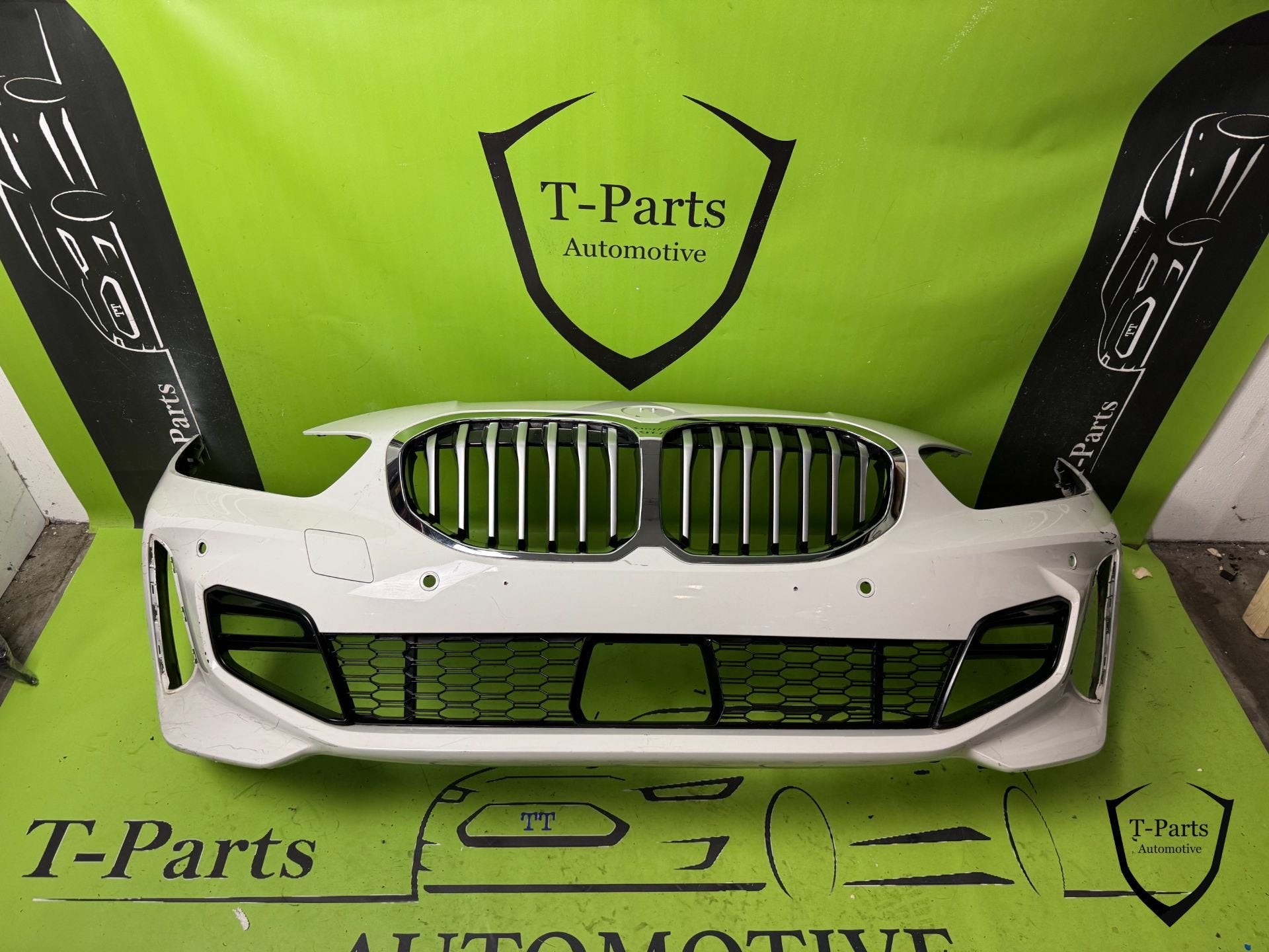Pare-chocs avant BMW S rie 1 F40 18+ Pack M, Petuelring 130
80788  Munich, DE, Pare-chocs, Info@bmw.de, Utilisé