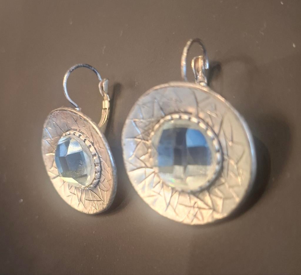 Boucles d'oreilles rondes argenté cœur cristal, Bijoux, Sacs & Beauté, Boucles d'oreilles, Comme neuf, Avec cristal, Autres matériaux
