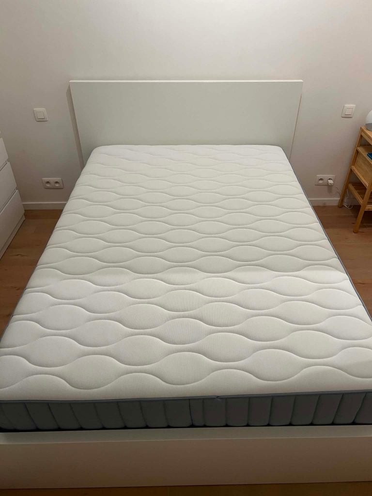 Lit Malm 140x200 + lattes Leirsund + matelas Vagstranda, Maison & Meubles, Enlèvement, 200 cm, Deux personnes, Ikea Malm