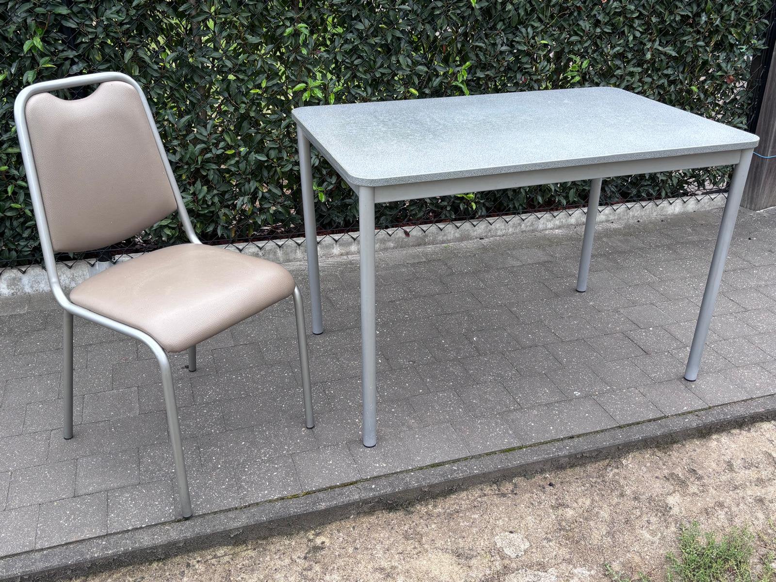 Tafel + 3 stoelen, Ophalen, Gebruikt