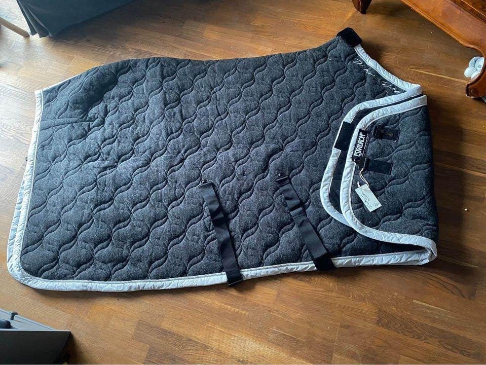 Couverture eskadron, Animaux & Accessoires, Chevaux & Poneys | Couvertures & Couvre-reins, Enlèvement ou Envoi, Couverture, Gris