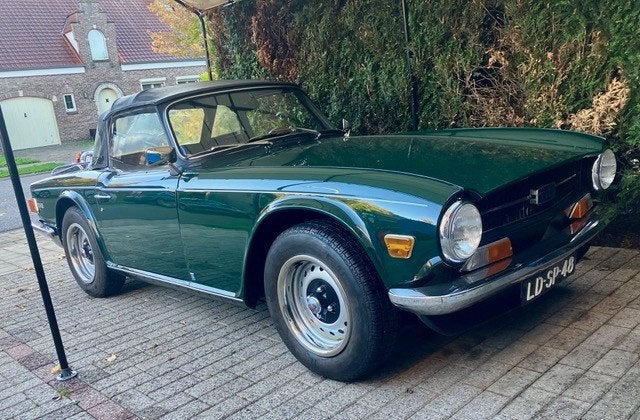 Te koop: Triumph TR6 Pi (1973) – Rijdend restauratieproject, Auto's, 2500 cc, Zwart, Cabriolet, 1176 kg