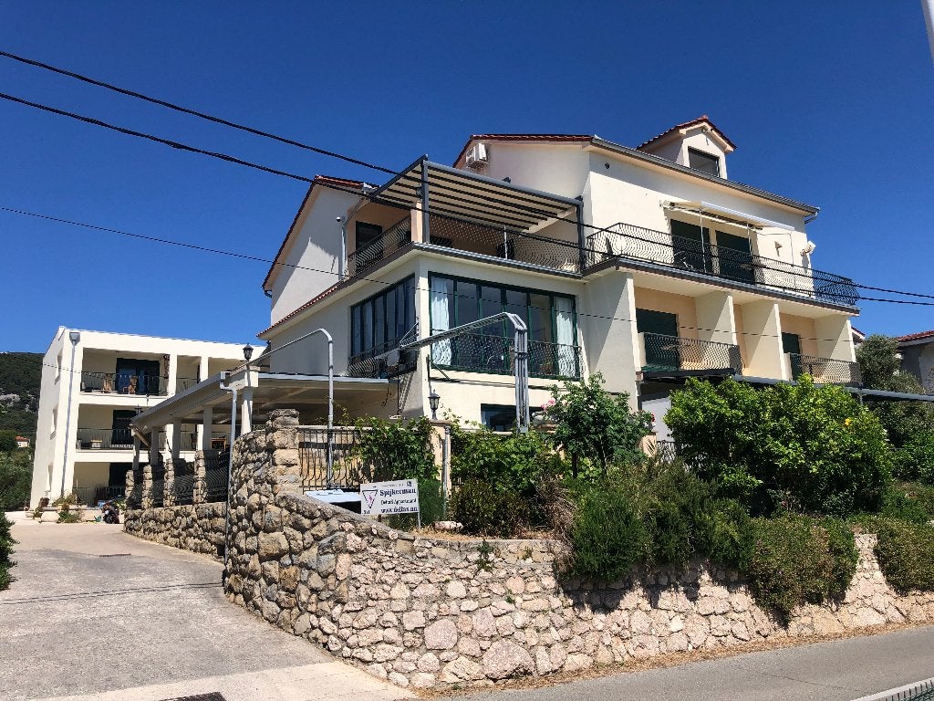 Vacances accessibles île de Rab – DeltaS Studios-Apartments, Vacances