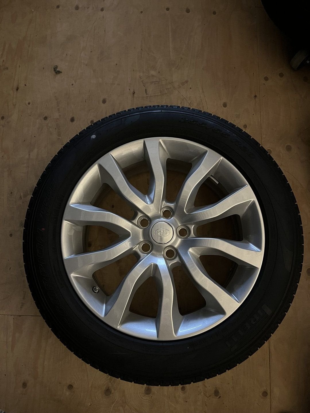 1x Range Rover Sport velg + Pirelli Scorpion band 255-55-20, Auto-onderdelen, Banden en Velgen, Ophalen, Gebruikt, 255 mm, -