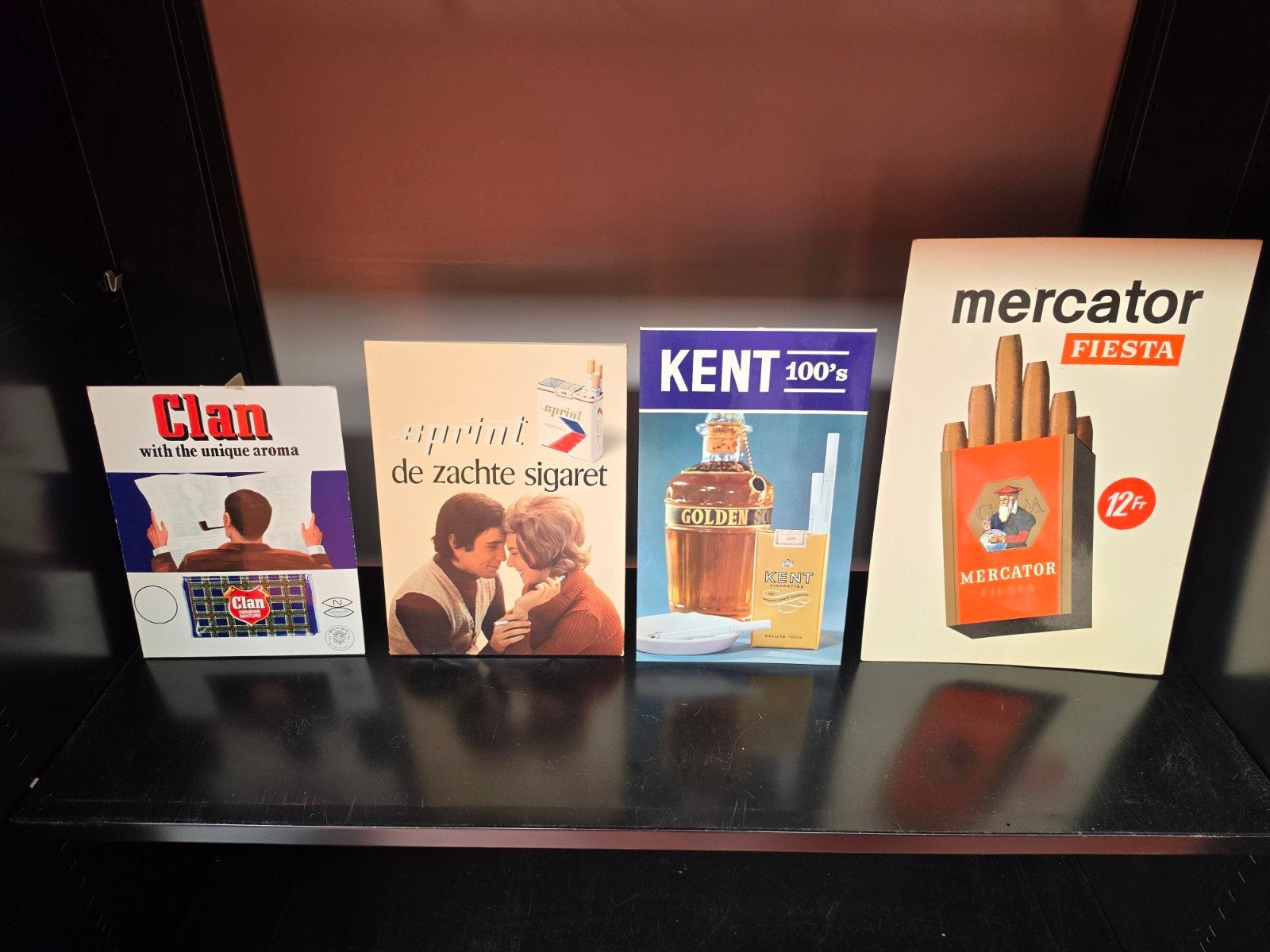 Vintage kartonreclame sigaretten/sigaren, Enlèvement, Utilisé, Panneau publicitaire
