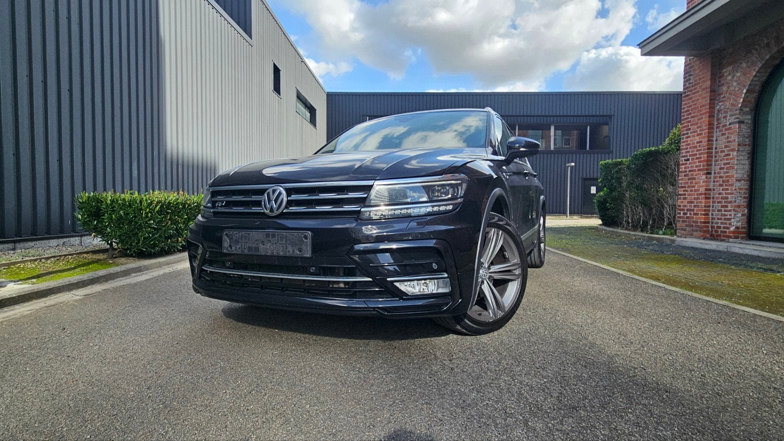 VW Tiguan R-LINE! AUTOMAAT/2017/ 2.0 tdi/ 1ste eigen/ FULL!!, Auto's, Dealer onderhouden, Zwart, Leder, Bedrijf