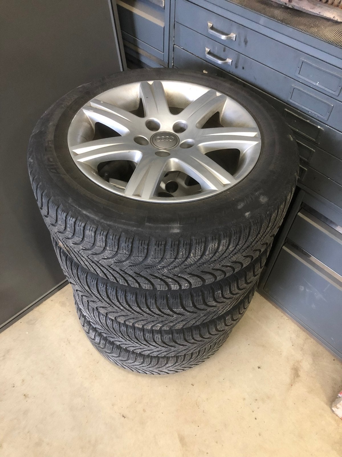 Michelin 16” winterbanden met velg Audi, Auto-onderdelen, Ophalen, Winterbanden, Velg(en)