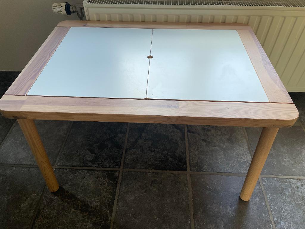 ikea flitsat tafeltje met 2 gele bakken, Enfants & Bébés, Chambre d'enfant | Commodes & Armoires, Enlèvement