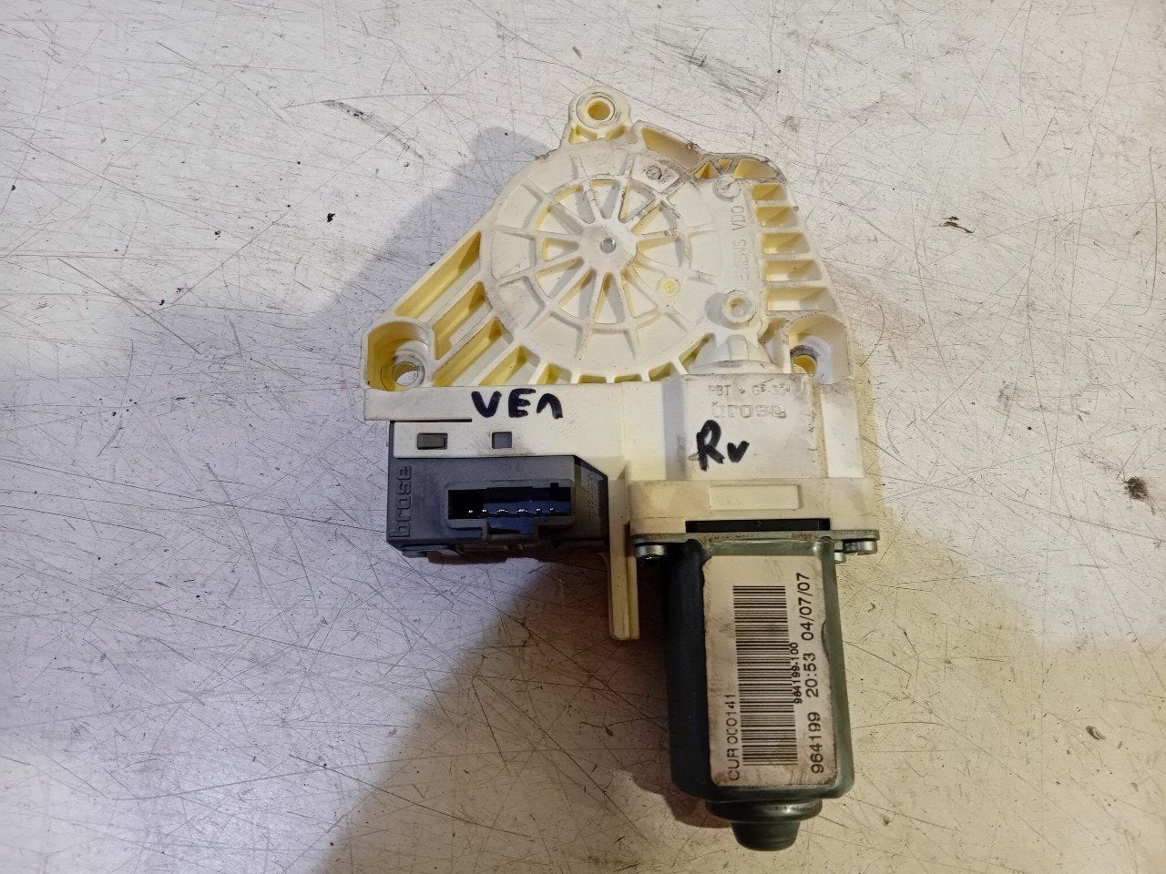 Motor raammechaniek elektrisch rechts voor Land Rover Range, Onderdelen@venauto.nl, Van der Ven Autorecycling B.V., Ettenseweg 76, 4706 PB Roosendaal, The Netherlands